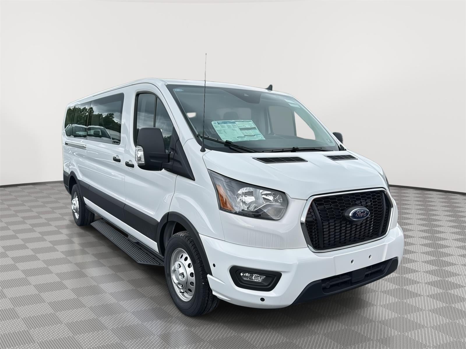 2024 Ford Transit Passenger Wagon XLT
