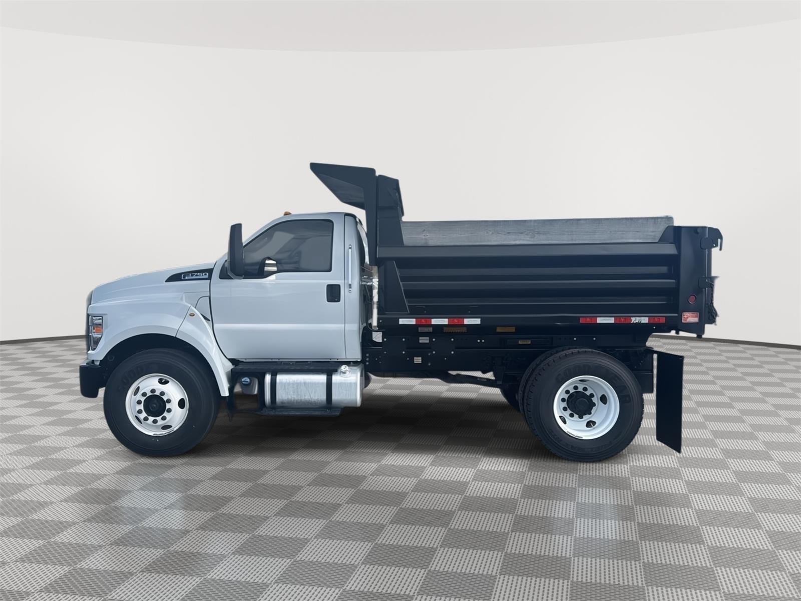 2022 Ford F-750 Straight Frame Base