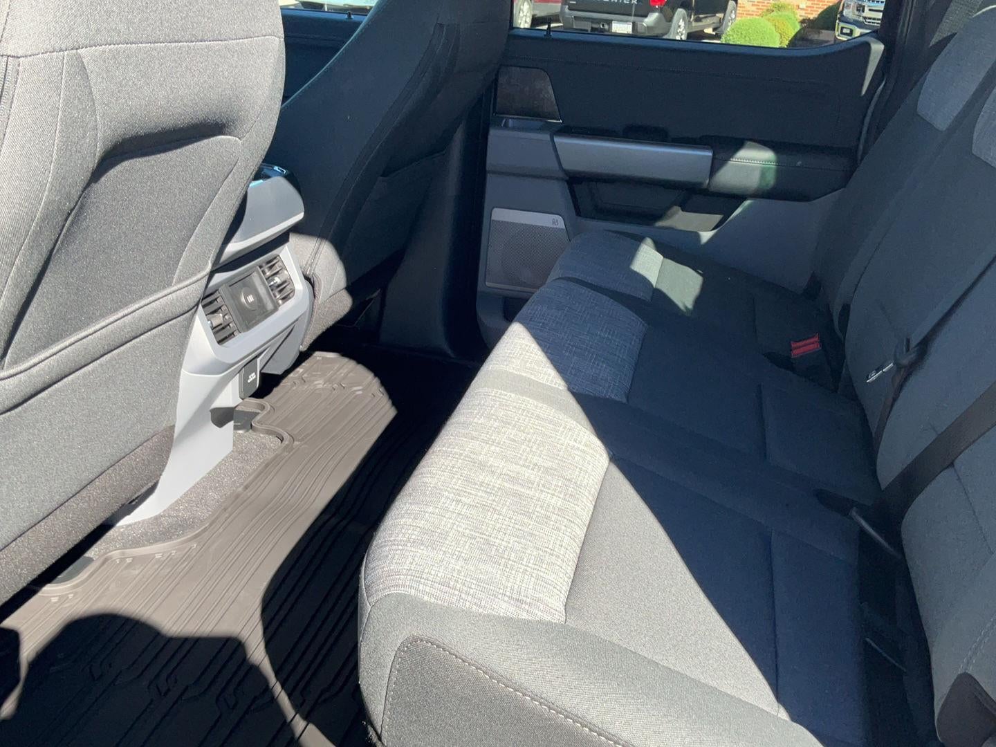 2027 Ford Super Duty F-350 XLT