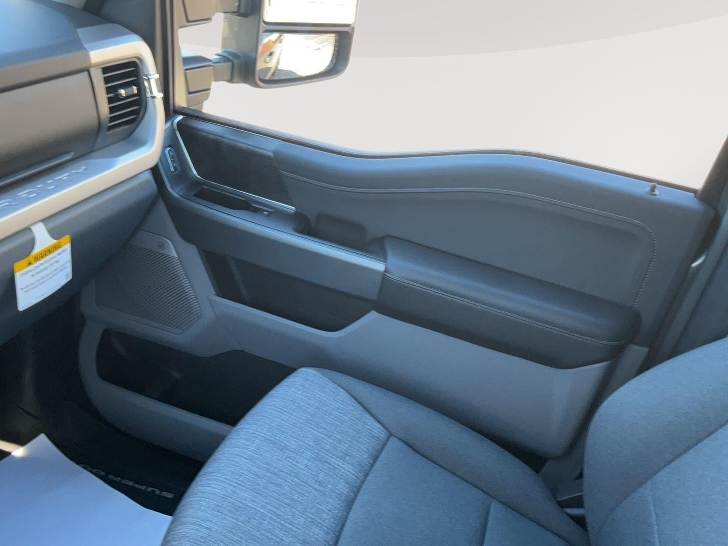 2027 Ford Super Duty F-350 XLT