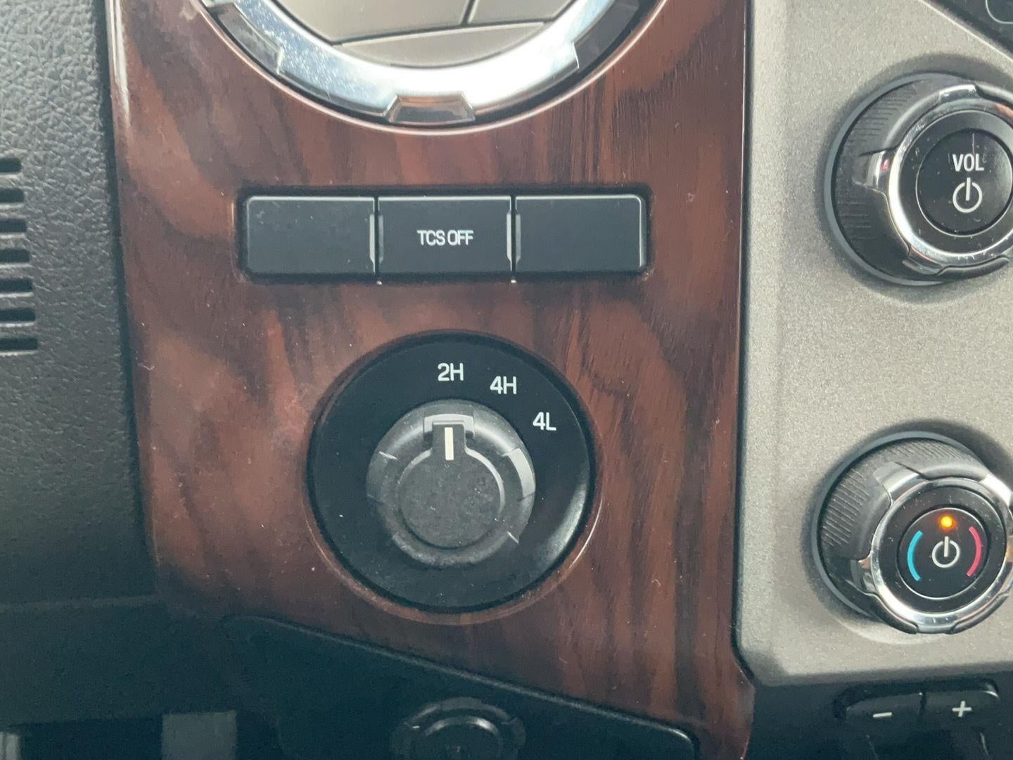 2015 Ford Super Duty F-350 DRW Lariat