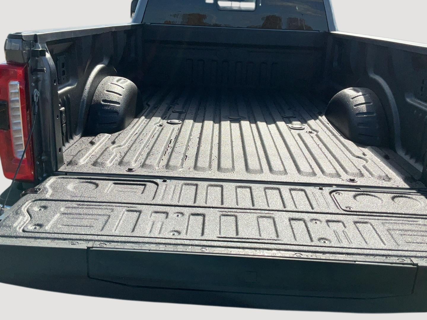 2027 Ford Super Duty F-350 DRW XLT