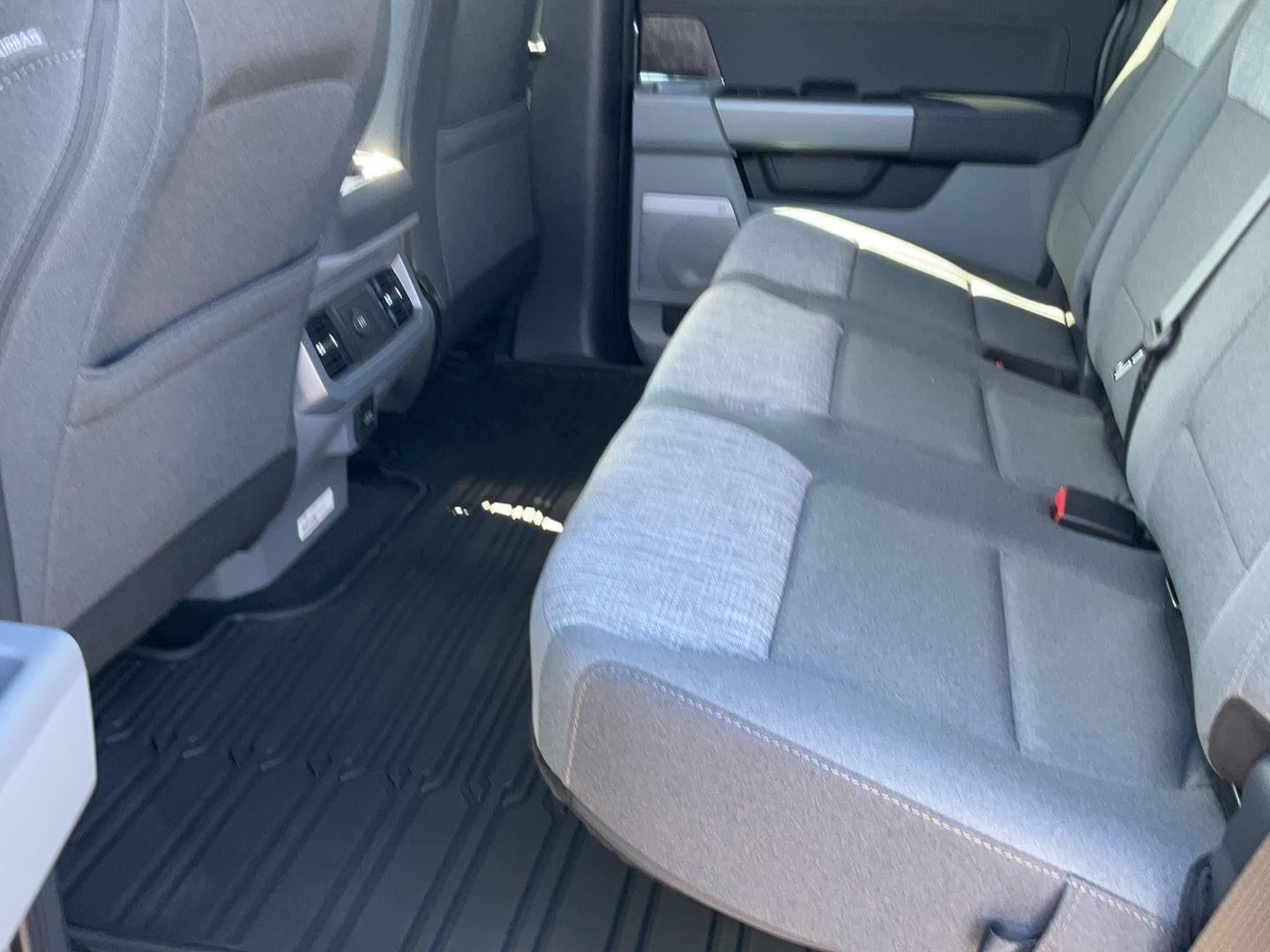 2027 Ford Super Duty F-350 DRW XLT