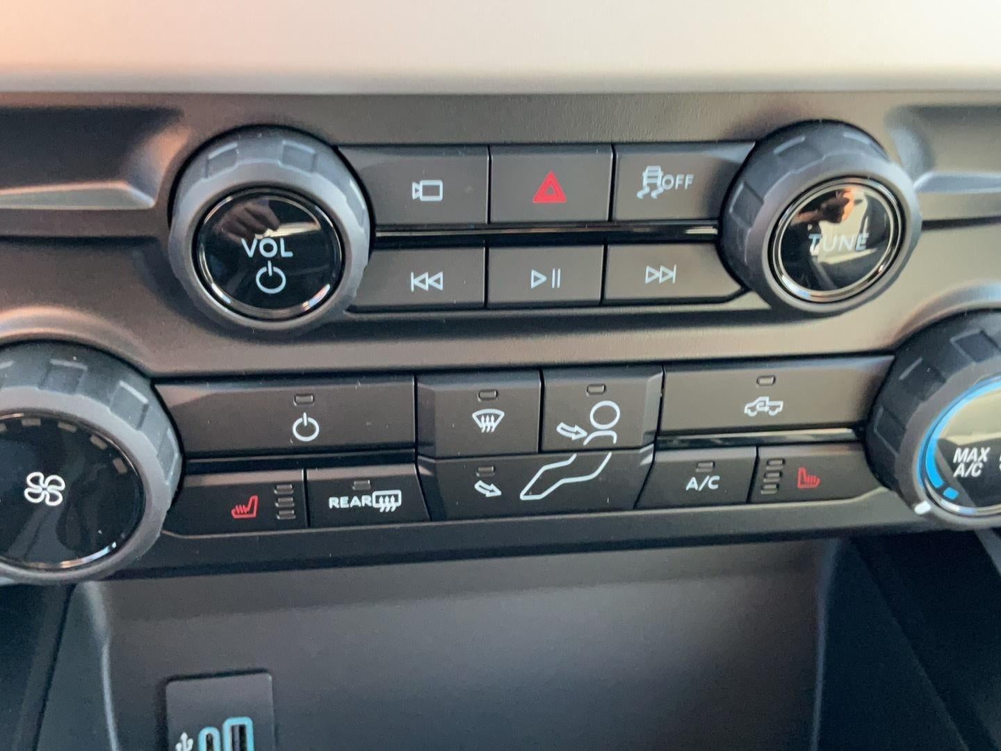 2027 Ford Super Duty F-350 DRW XLT
