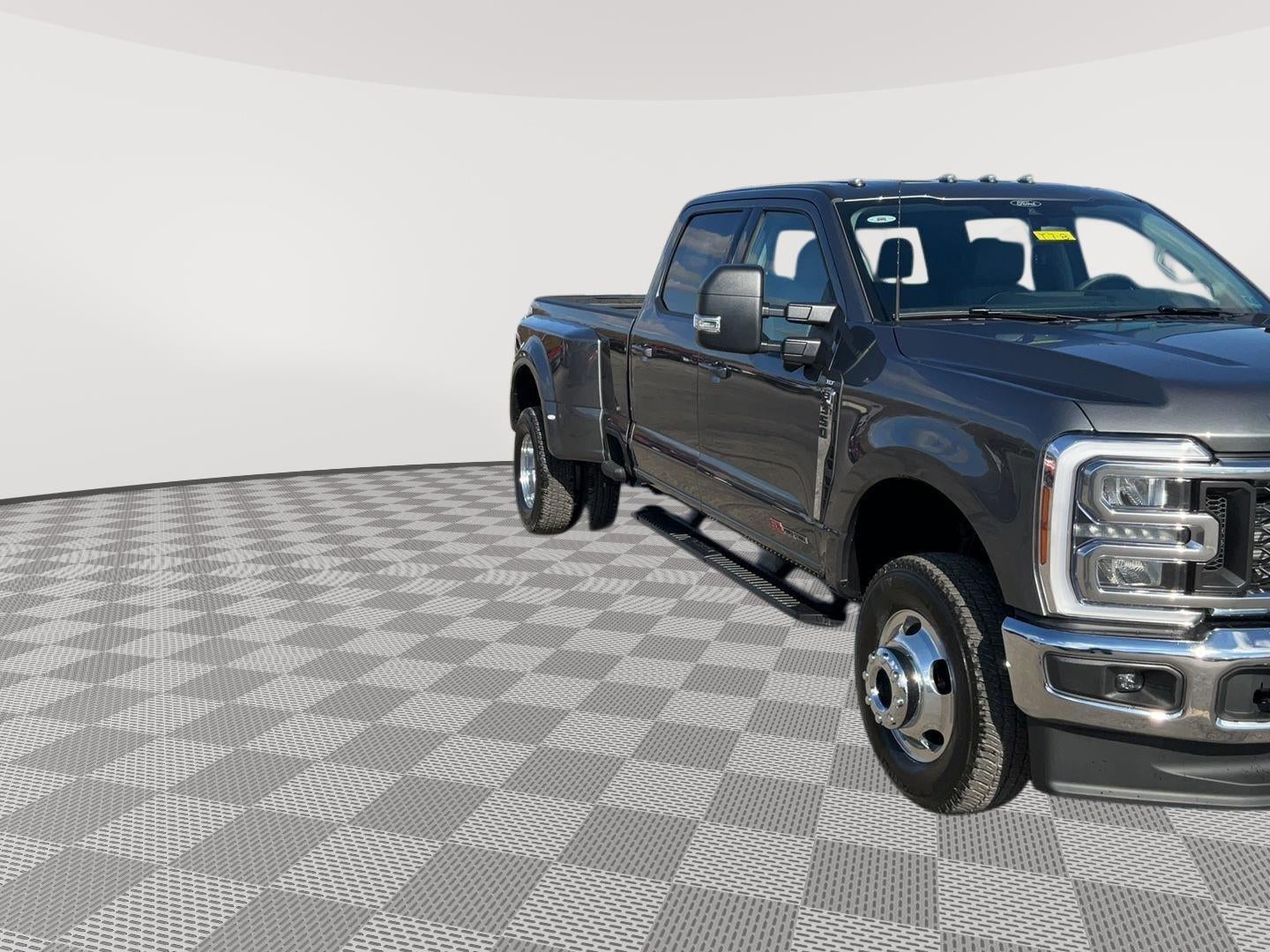 2027 Ford Super Duty F-350 DRW XLT
