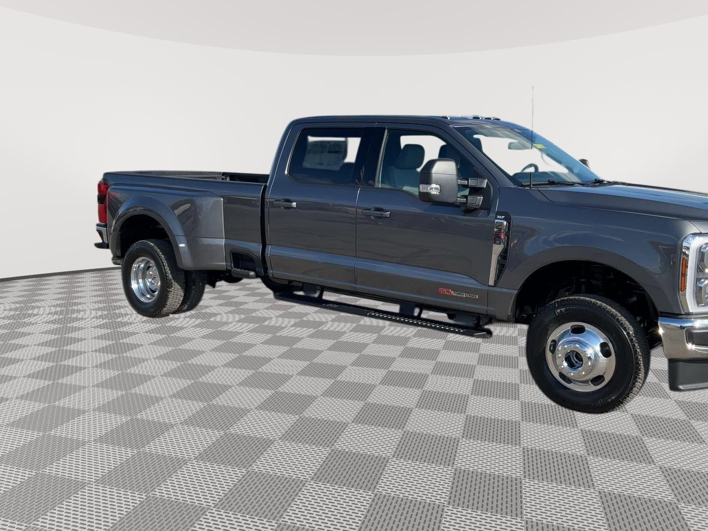 2027 Ford Super Duty F-350 DRW XLT