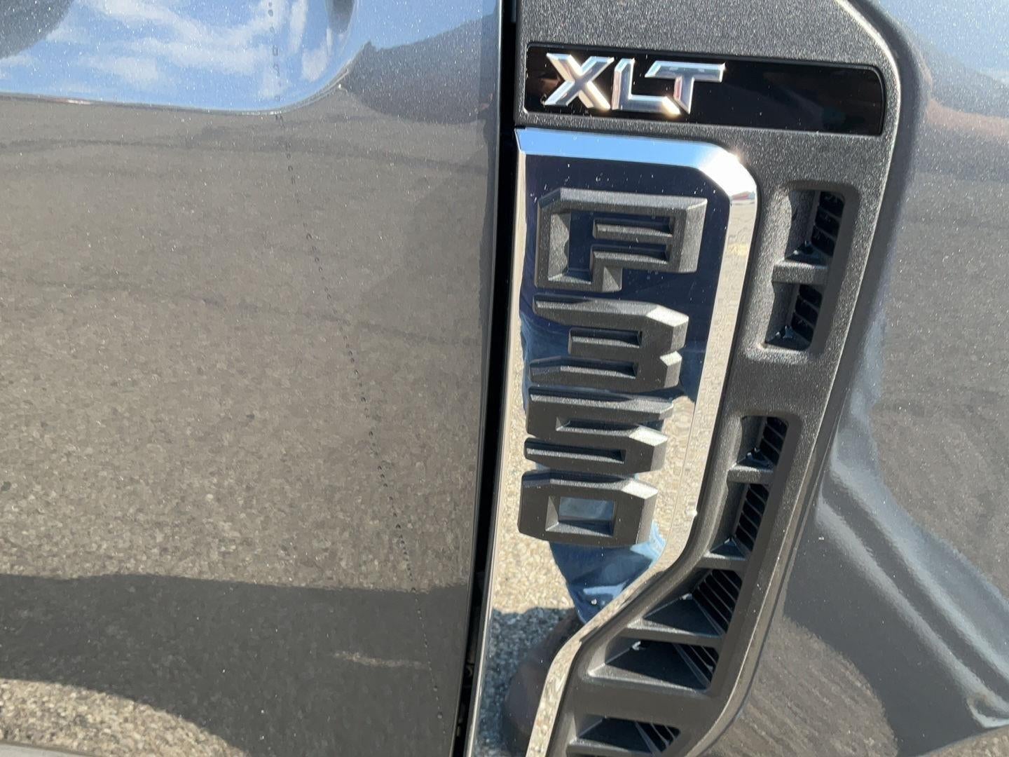2027 Ford Super Duty F-350 DRW XLT