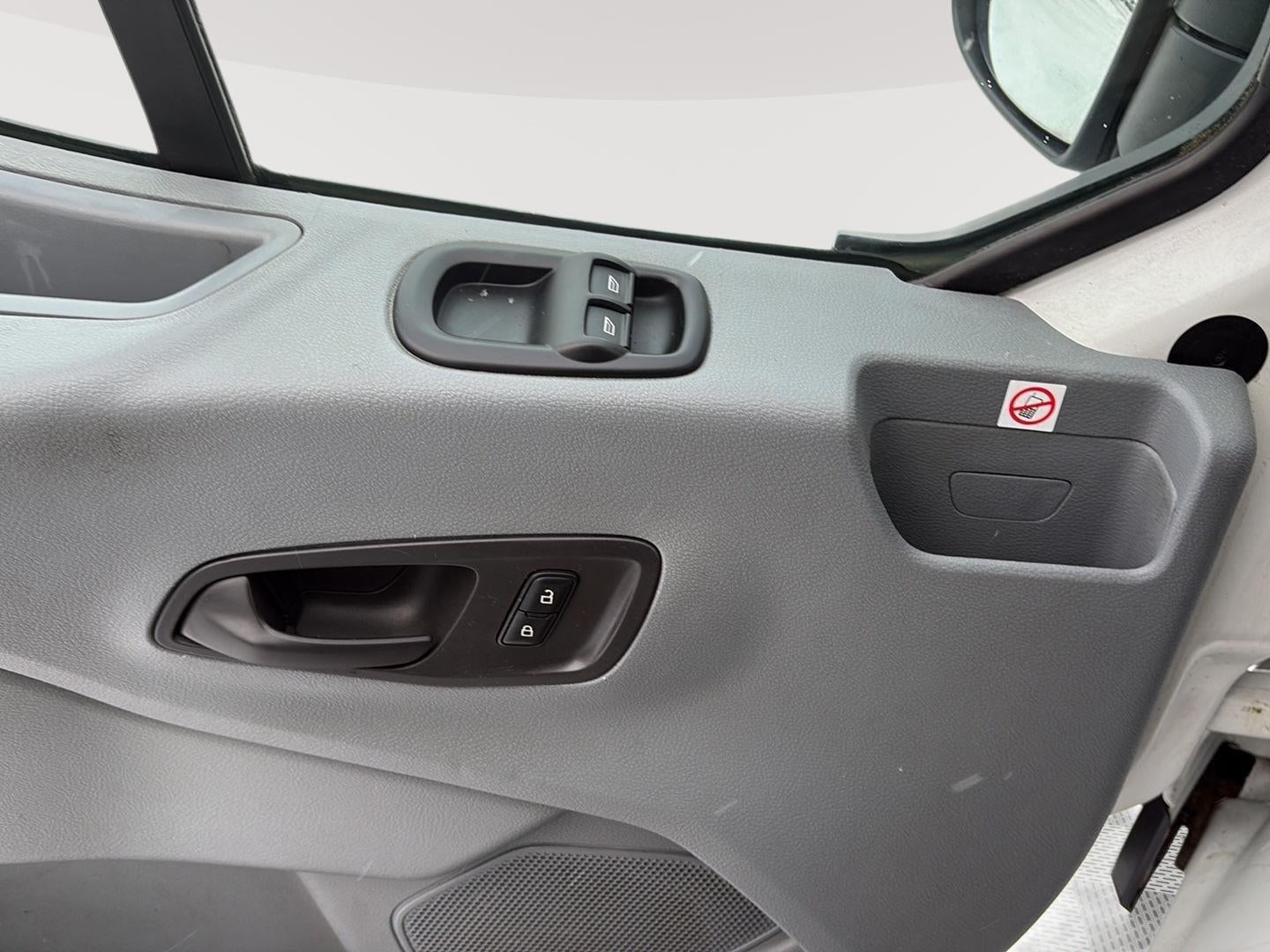2019 Ford Transit Van 148 WB Medium Roof Cargo