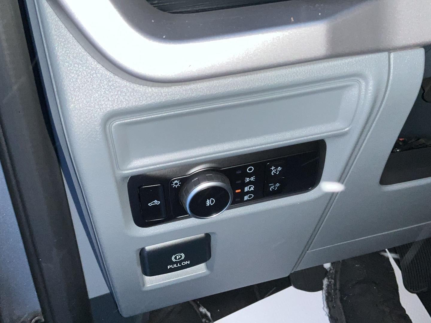 2023 Ford F150 SUPER Base