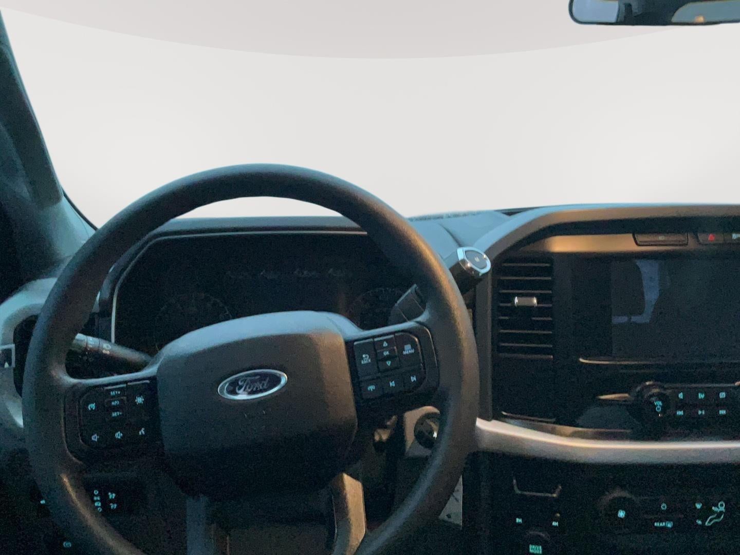 2023 Ford F150 SUPER Base