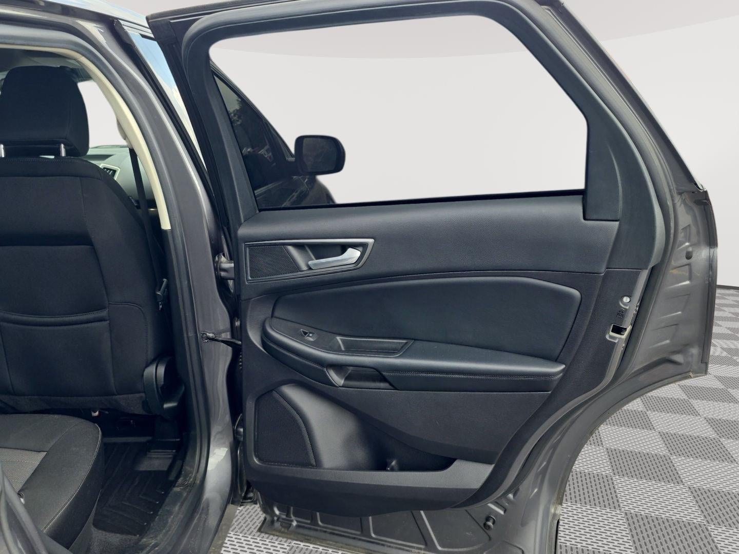 2022 Ford Edge SE