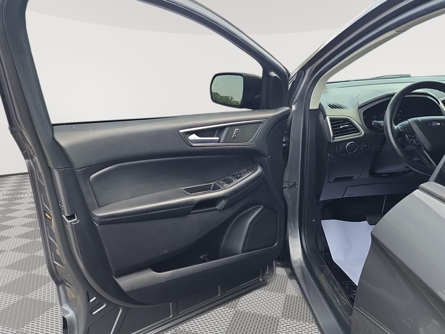 2022 Ford Edge SE