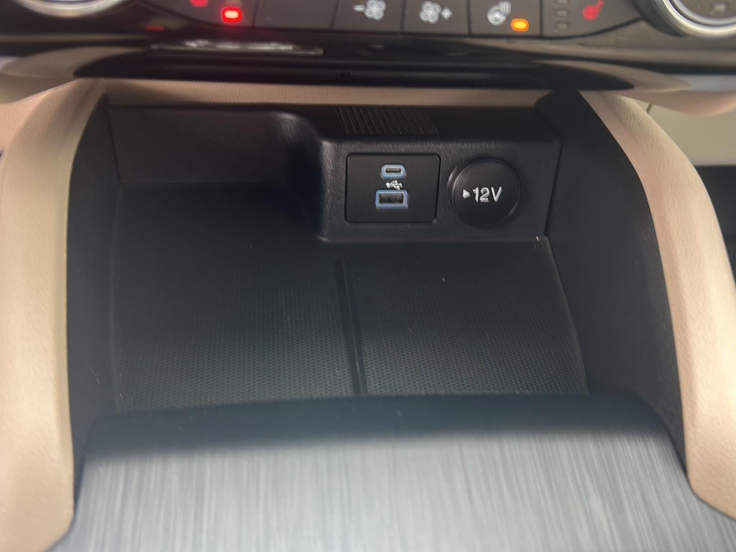 2022 Ford ESCAPE SE Base