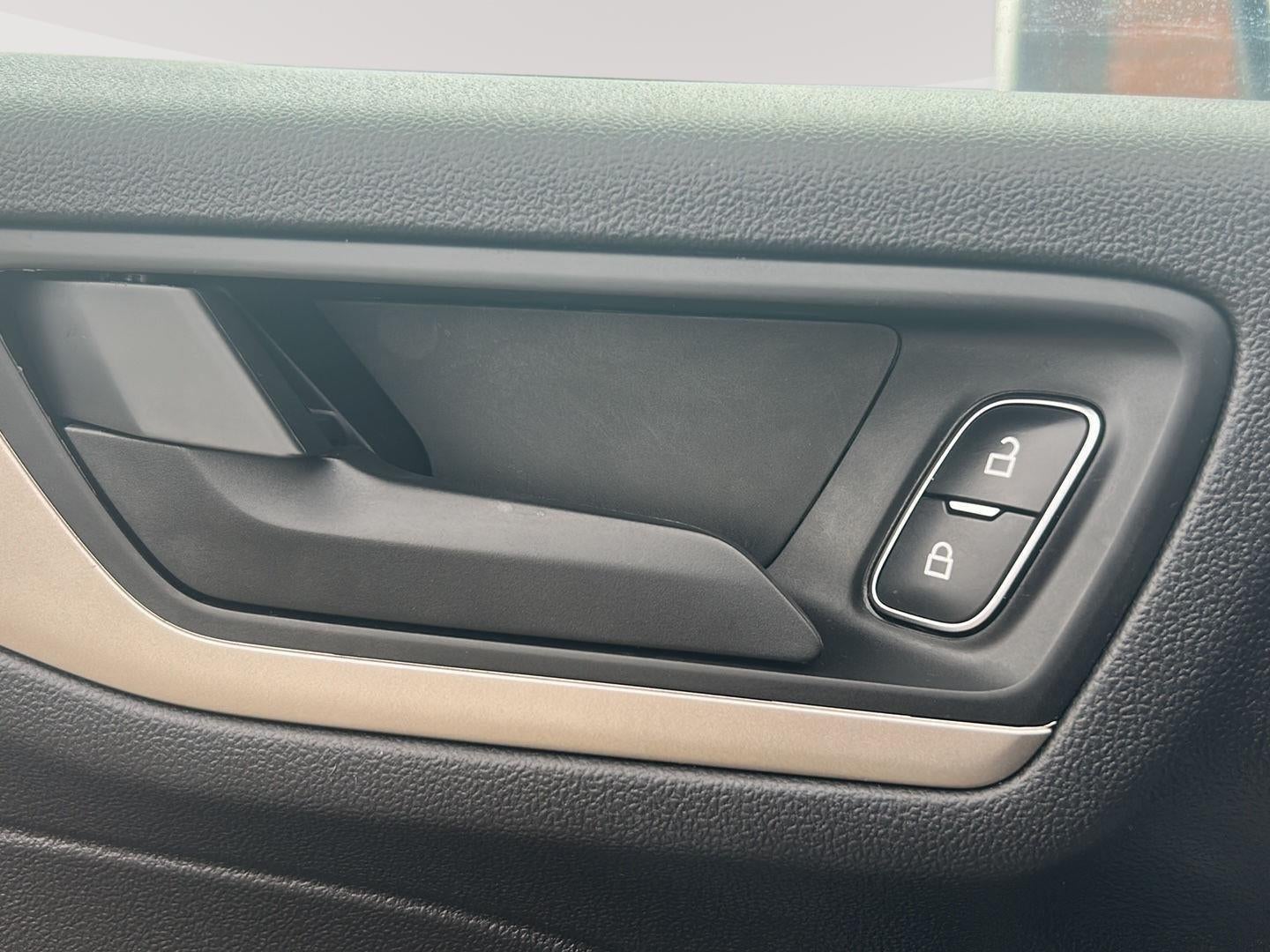 2022 Ford ESCAPE SE Base