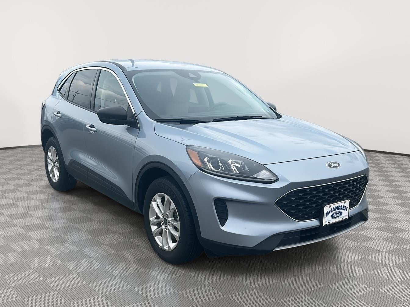 2022 Ford ESCAPE SE Base