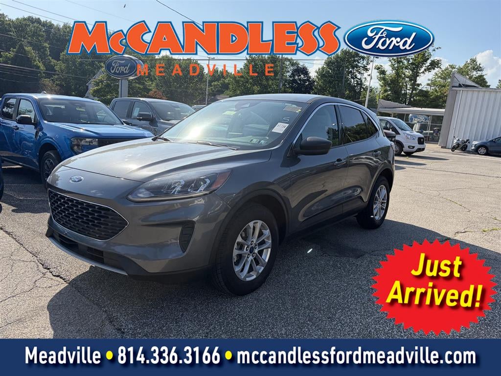 2022 Ford ESCAPE SE Base