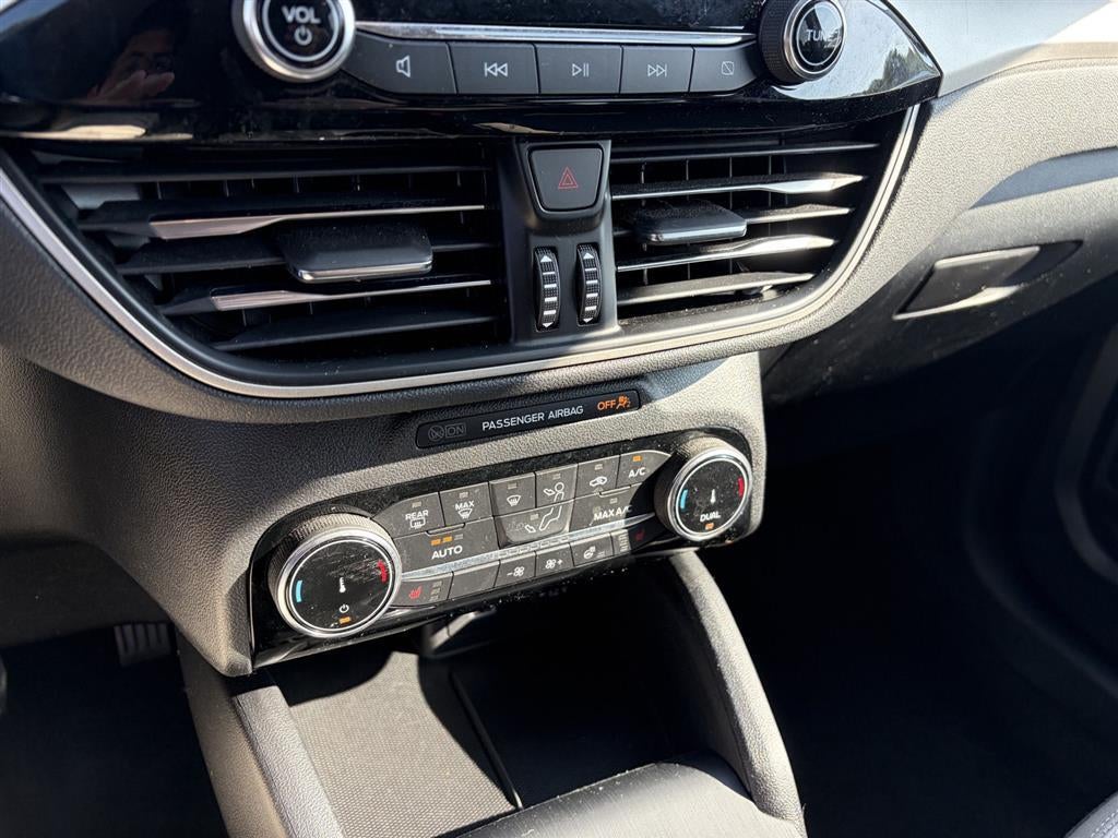 2022 Ford ESCAPE SE Base
