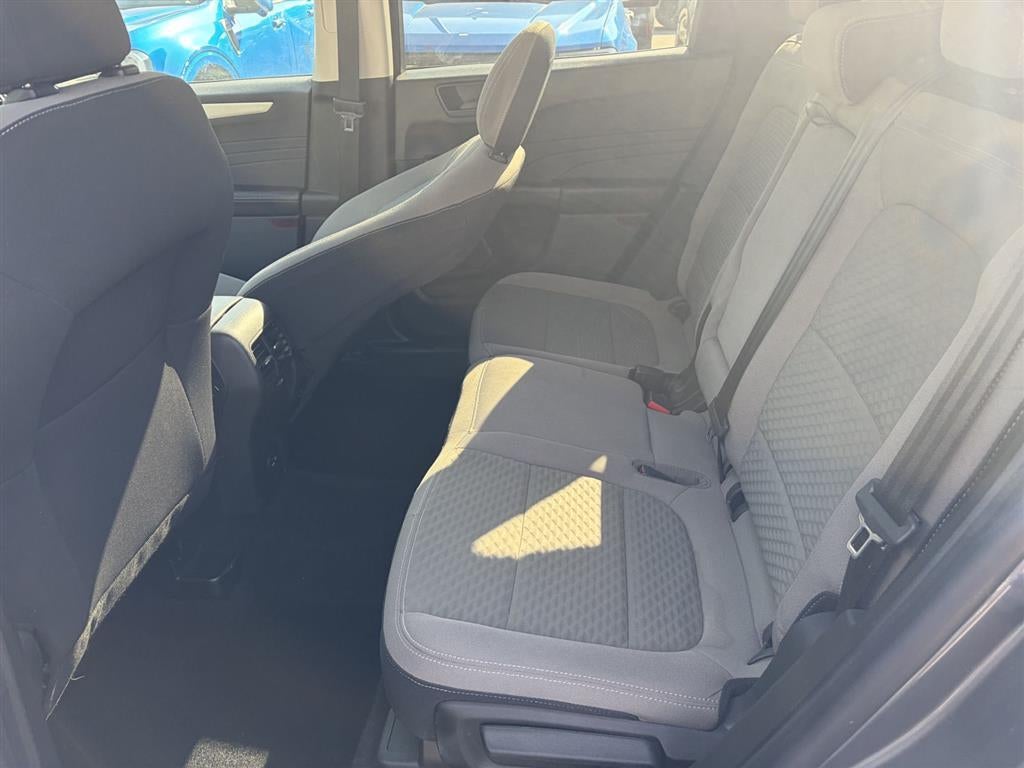 2022 Ford ESCAPE SE Base