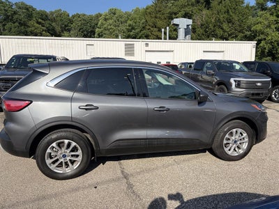 2022 Ford ESCAPE SE Base
