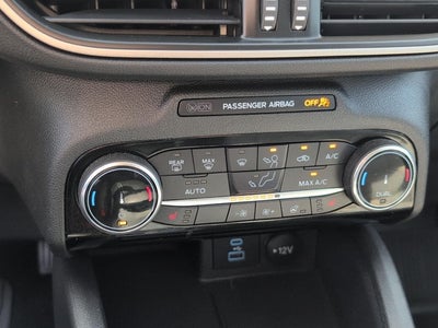 2022 Ford ESCAPE SE Base