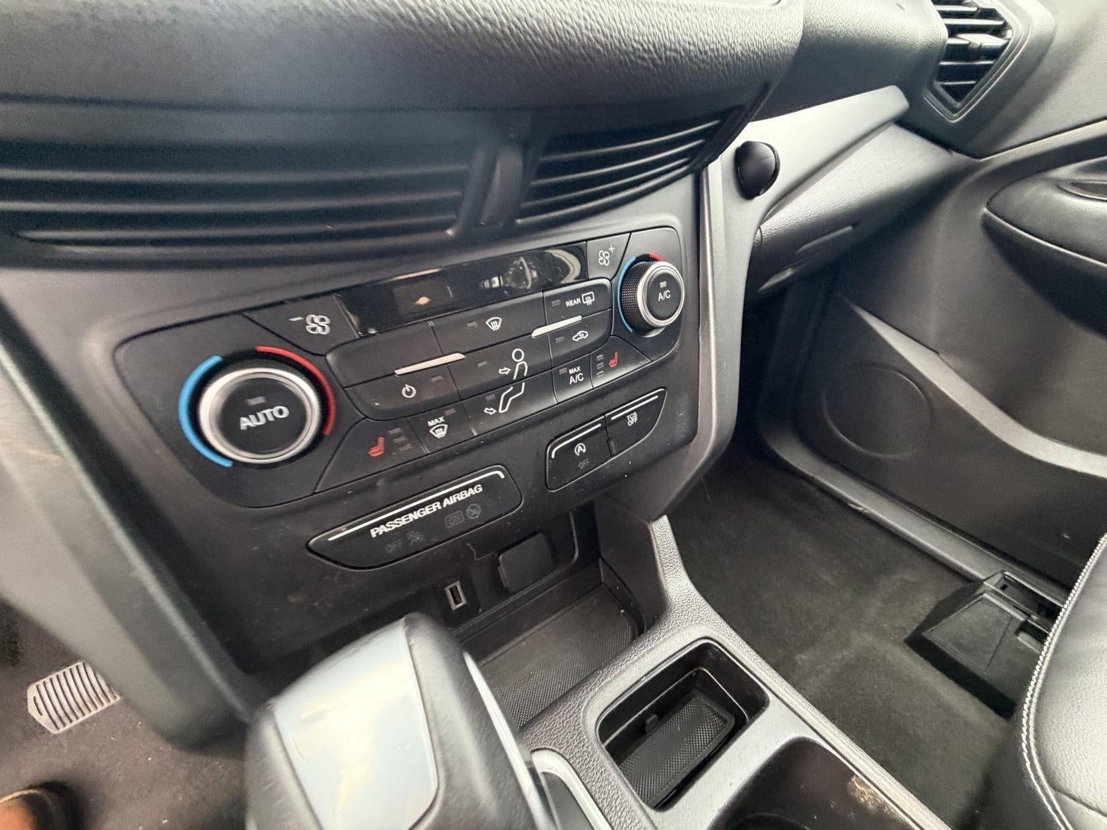 2019 Ford ESCAPE SEL Base