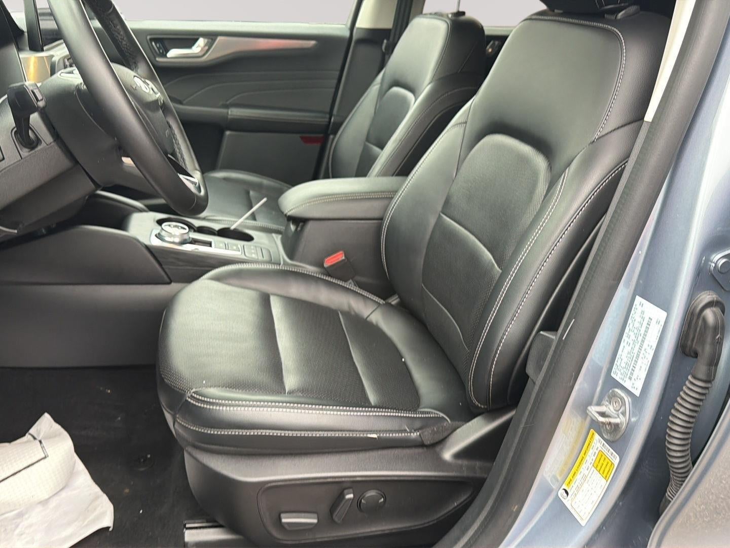 2022 Ford ESCAPE TIT Base