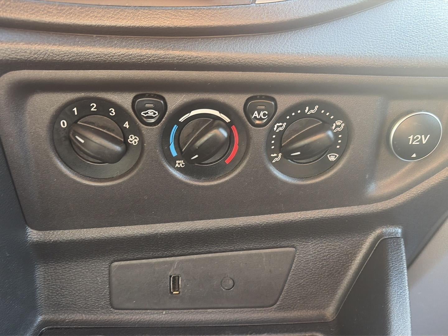 2016 Ford Transit 150 XLT