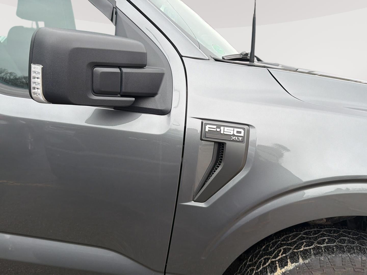 2023 Ford F150 SUPER Base