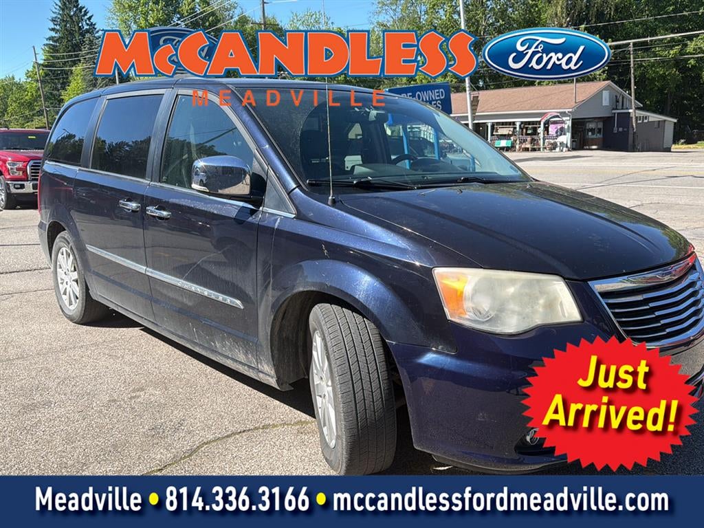 2011 Chrysler Town & Country Touring-L's photo