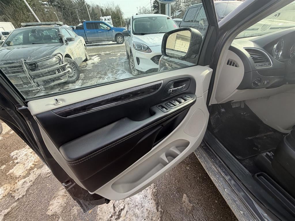 2015 Chrysler Town & Country Touring