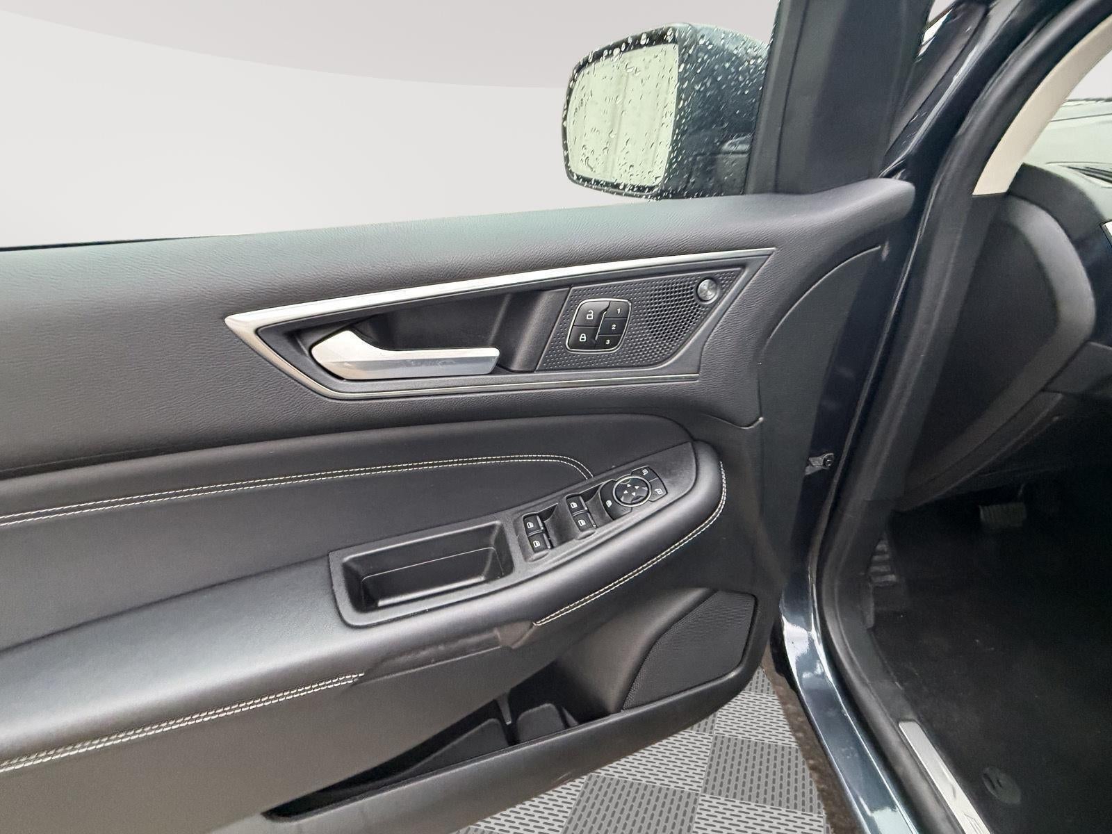 2023 Ford EDGE TITAN Base