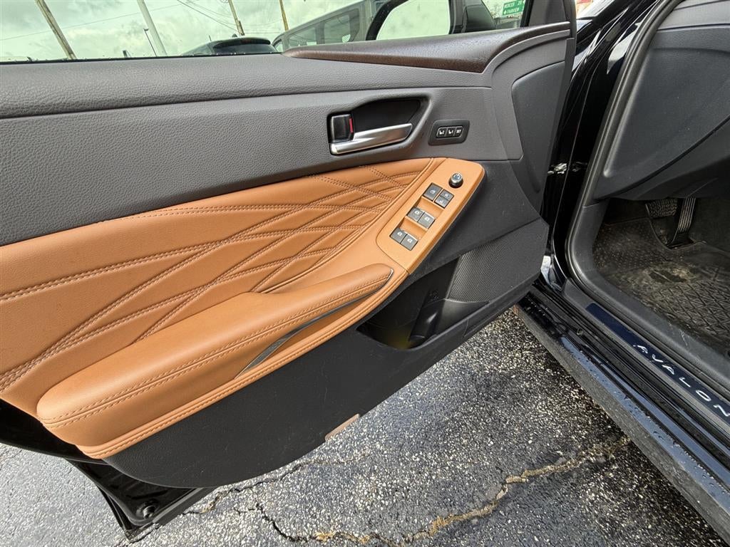 2019 Toyota Avalon Hybrid Limited