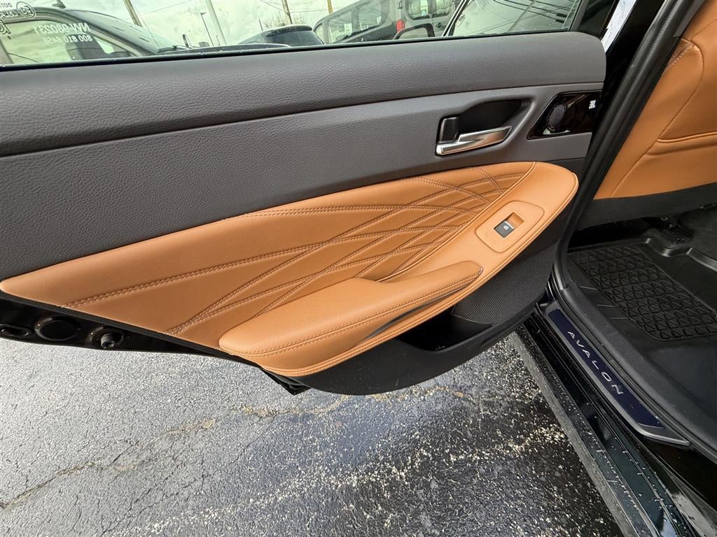 2019 Toyota Avalon Hybrid Limited